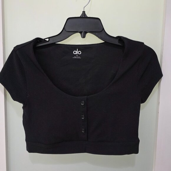 ALO Yoga Tops - Alo Yoga Women’s Black Ribbed Crop Top – Size M – Short Sleeve Button Front